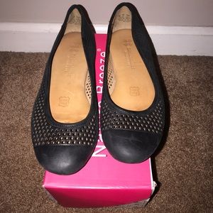 Black Ballet Flats